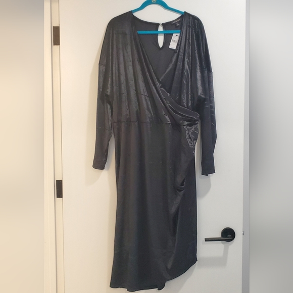 Wrap Dress, Asym Hem, Black Velvet, Size 26/28, By Lane Bryant. - Picture 4 of 5